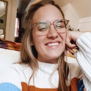 Meet your Posher, Elise